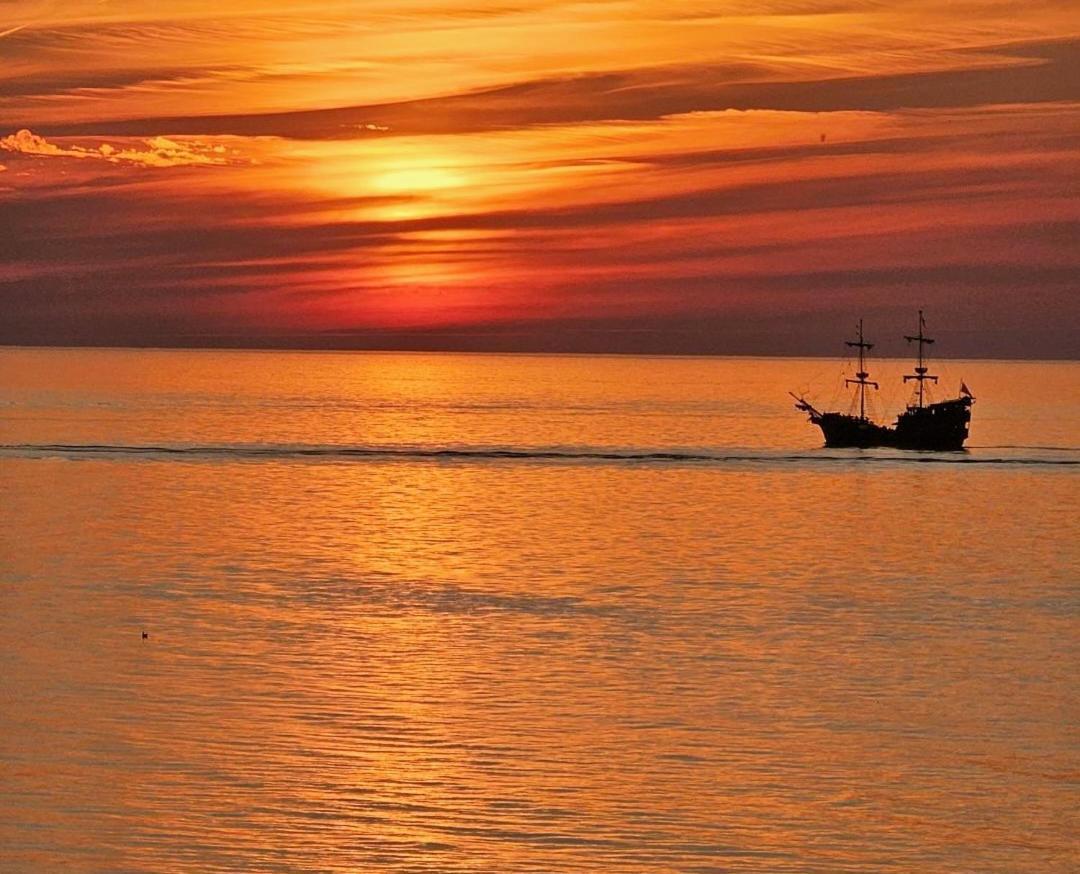 Apartamenty Marina Z Widokiem Na Morze Darlowko Dış mekan fotoğraf